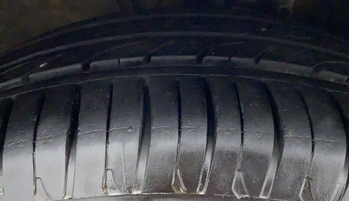 2014 Volkswagen Polo GT TSI 1.2 PETROL AT, Petrol, Automatic, 67,629 km, Left Rear Tyre Tread