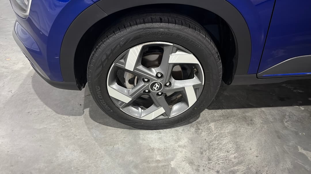 2023 Hyundai Venue Elite (denim) Two-tone Roof, Automatic, 44134 km, Left Front Wheel