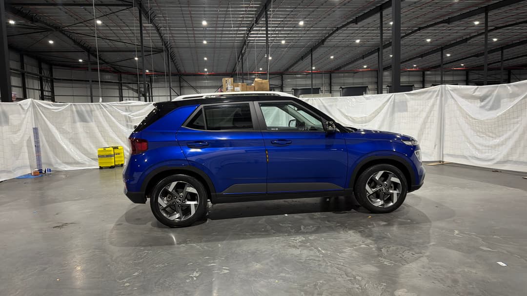 2023 Hyundai Venue Elite (denim) Two-tone Roof, Automatic, 44134 km, Right Side View