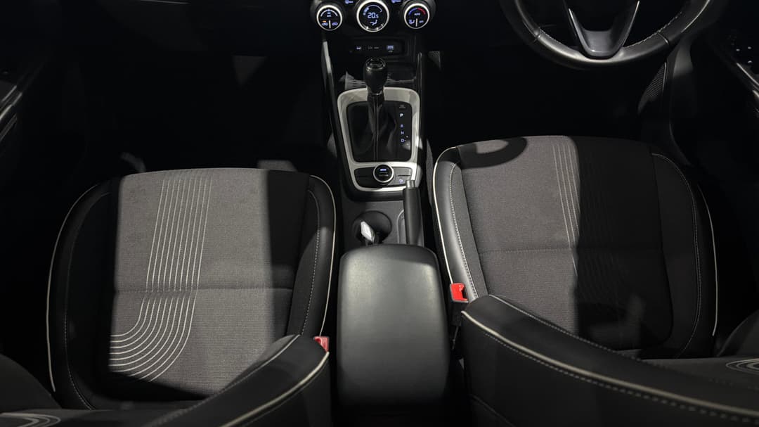 2023 Hyundai Venue Elite (denim) Two-tone Roof, Automatic, 44134 km, Center Console