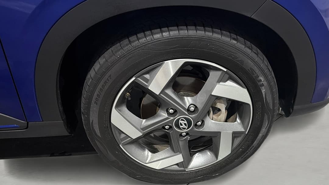 2023 Hyundai Venue Elite (denim) Two-tone Roof, Automatic, 44134 km, Right Front Wheel
