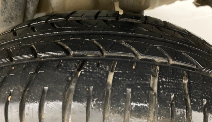 2018 Mahindra KUV 100 NXT K8 6 STR, Petrol, Manual, 13,555 km, Left Rear Tyre Tread