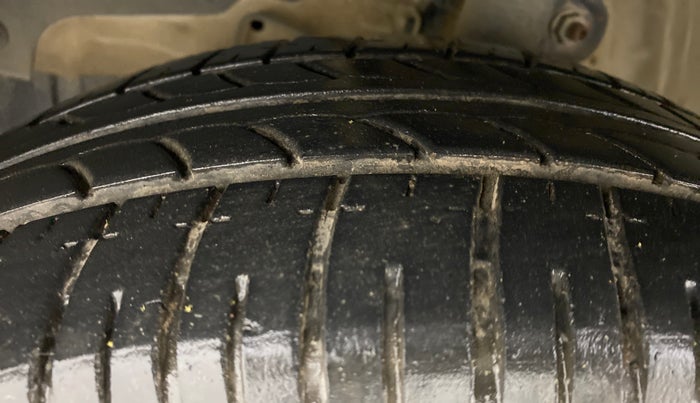 2018 Mahindra KUV 100 NXT K8 6 STR, Petrol, Manual, 13,555 km, Left Front Tyre Tread