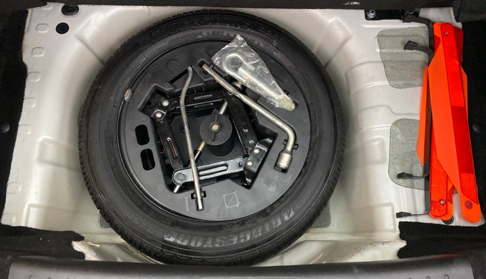 2018 Mahindra KUV 100 NXT K8 6 STR, Petrol, Manual, 13,555 km, Spare Tyre
