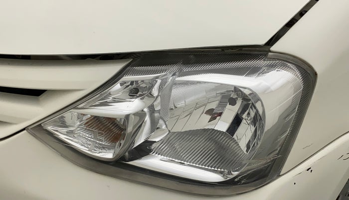 2011 Toyota Etios Liva G, CNG, Manual, 96,671 km, Left headlight - Minor scratches