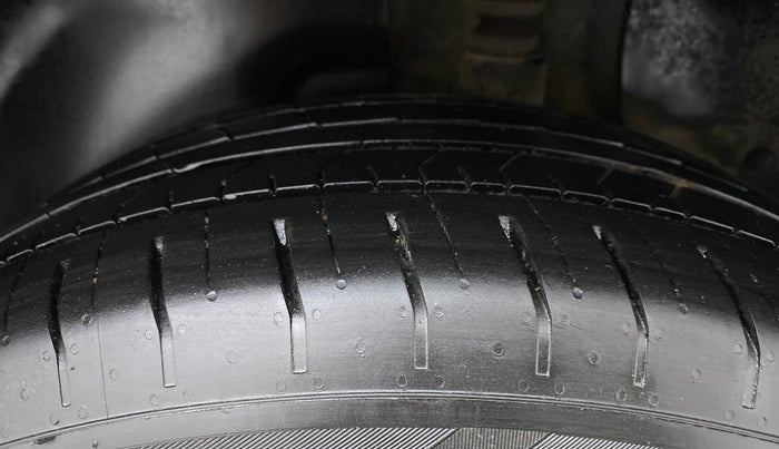 2017 Hyundai Creta SX PLUS AT 1.6 DIESEL, Diesel, Automatic, 1,00,854 km, Left Rear Tyre Tread