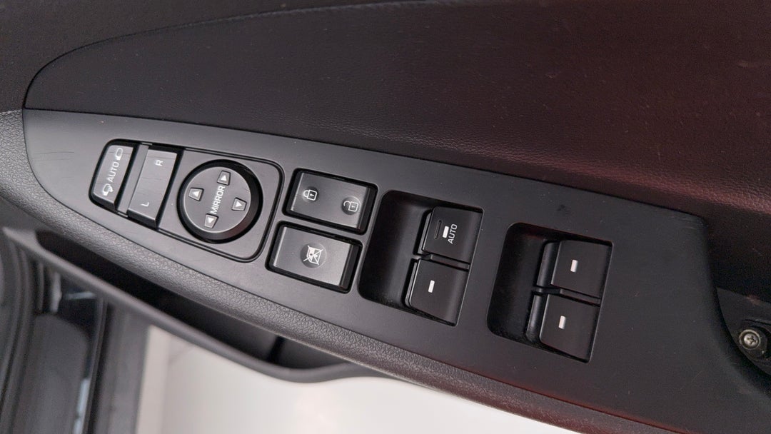 2018 Hyundai Tucson Active X (fwd), Automatic, 163235 km, Drivers Side Door Panel Controls