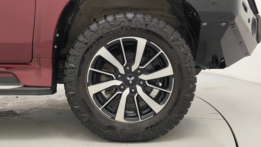 2019 Mitsubishi Pajero Sport Gls (4x4) 7 Seat, Automatic, 109732 km, Right Front Wheel