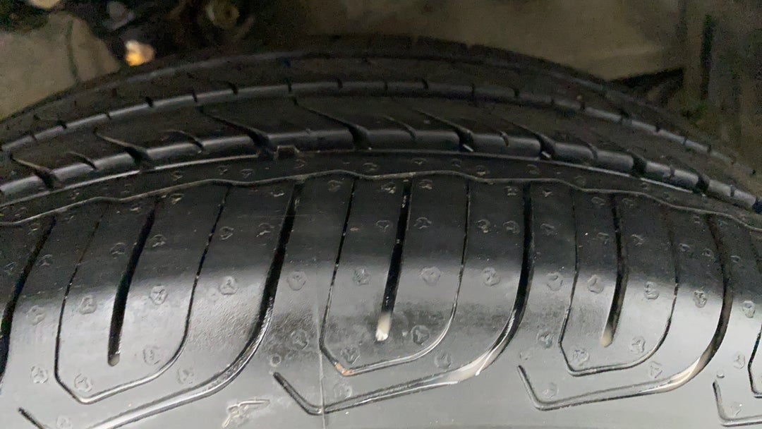 Right Front Tyre Tread