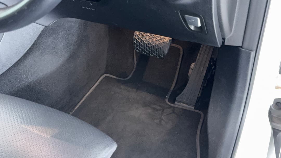 2021 Mercedes-benz GLC 200, Automatic, 56011 km, Pedals and Footmat