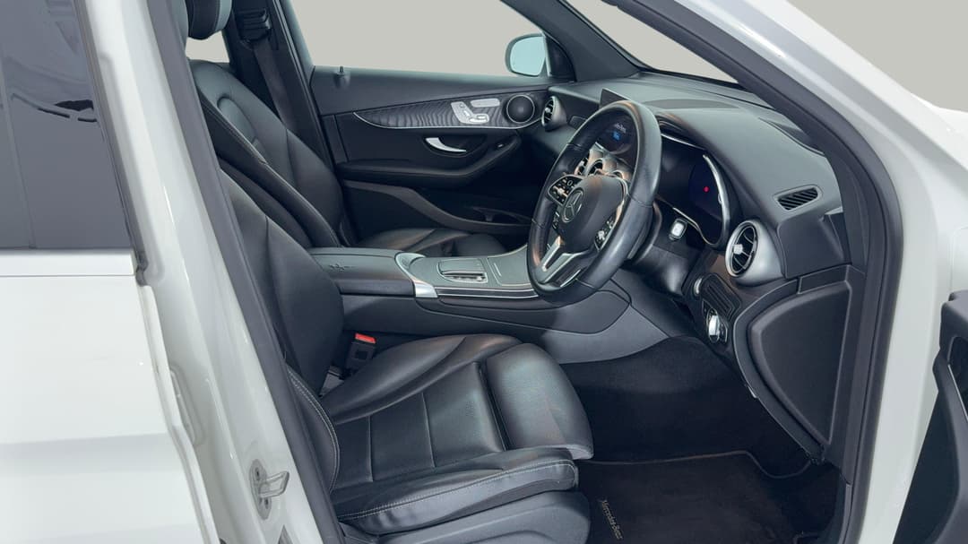2021 Mercedes-benz GLC 200, Automatic, 56011 km, Right Side Front Door Cabin View