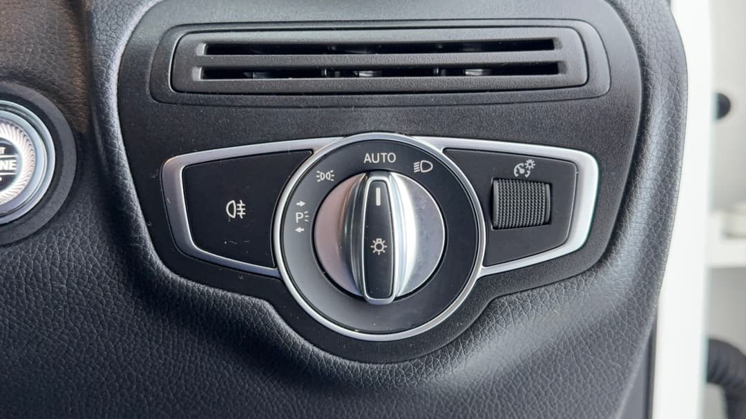 2021 Mercedes-benz GLC 200, Automatic, 56011 km, Utility Switches/Buttons