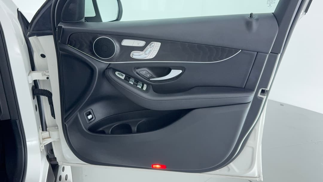 2021 Mercedes-benz GLC 200, Automatic, 56011 km, Speaker View