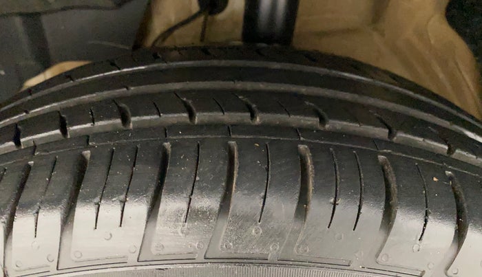 2022 MG HECTOR SHINE 1.5 PETROL TURBO MT, Petrol, Manual, 13,425 km, Left Front Tyre Tread