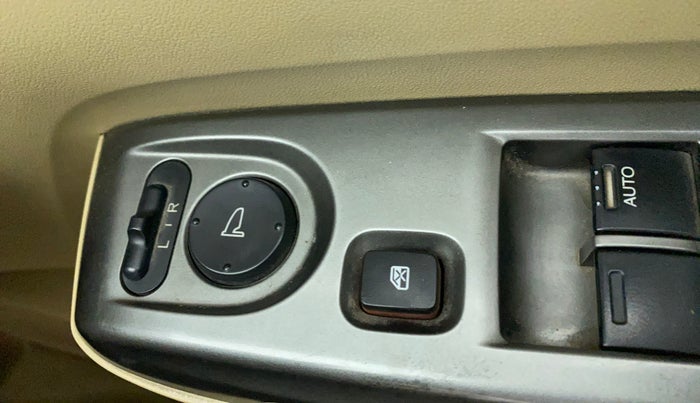 2012 Honda City 1.5L I-VTEC V MT, Petrol, Manual, 53,022 km, Left rear-view mirror - ORVM switch has minor damage