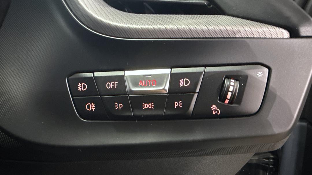2020 BMW 1 18i M Sport, Automatic, 33680 km, Utility Switches/Buttons