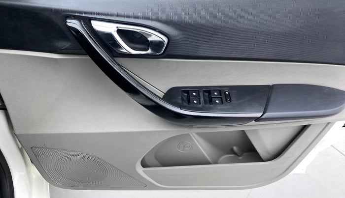 2017 Tata Tiago XZA 1.2 REVOTRON, Petrol, Automatic, 43,262 km, Driver Side Door Panels Control