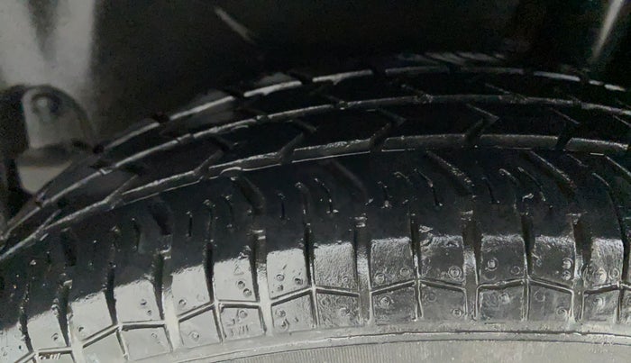 2015 Maruti Swift Dzire VXI 1.2 BS IV, Petrol, Manual, 32,738 km, Left Rear Tyre Tread