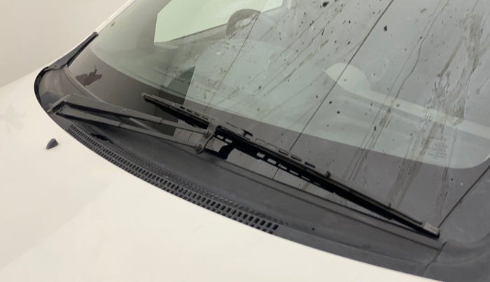 2011 Toyota Etios Liva G, Petrol, Manual, 79,607 km, Front windshield - Nozzle alignment