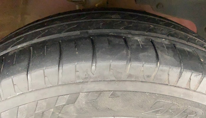 2017 Mahindra KUV 100 NXT K2 D 6S, Diesel, Manual, 66,520 km, Right Front Tyre Tread
