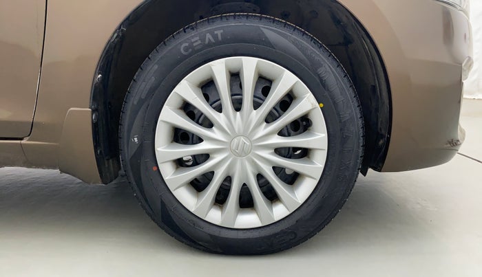2016 Maruti Ciaz VXI, Petrol, Manual, 75,618 km, Right Front Tyre