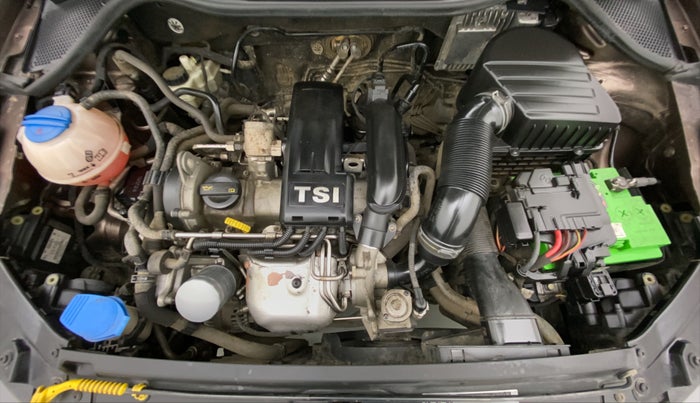2015 Volkswagen Vento HIGHLINE 1.2 TSI AT, Petrol, Automatic, 29,664 km, Open Bonet