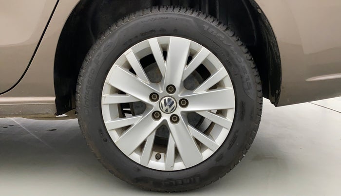 2015 Volkswagen Vento HIGHLINE 1.2 TSI AT, Petrol, Automatic, 29,664 km, Left Rear Wheel