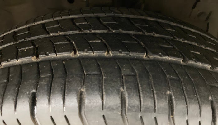 2016 Maruti Ertiga ZXI PLUS, Petrol, Manual, 47,253 km, Right Front Tyre Tread