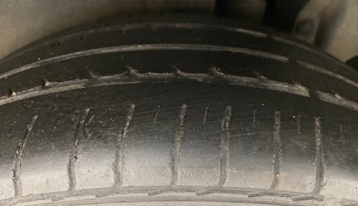 2016 Maruti Ertiga ZXI PLUS, Petrol, Manual, 47,253 km, Left Rear Tyre Tread