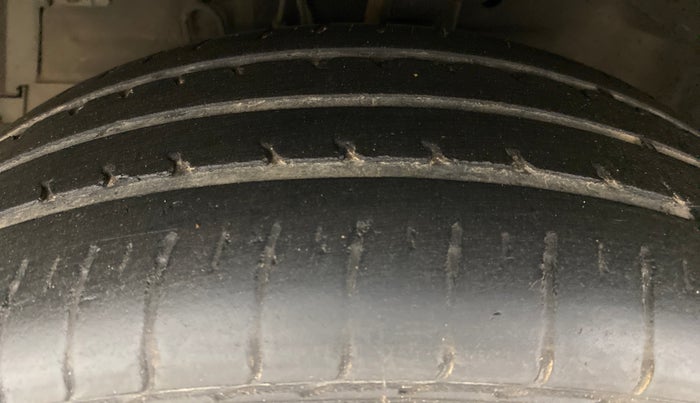 2016 Maruti Ertiga ZXI PLUS, Petrol, Manual, 47,253 km, Left Front Tyre Tread