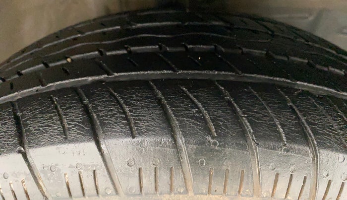 2015 Toyota Etios G, Petrol, Manual, 42,446 km, Right Front Tyre Tread