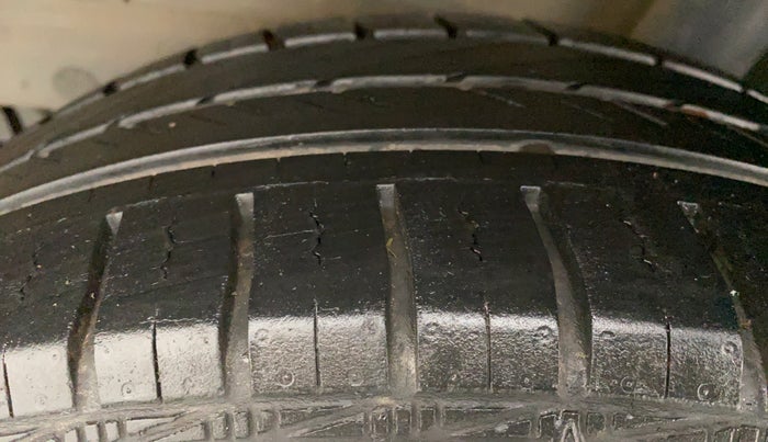 2015 Toyota Etios G, Petrol, Manual, 42,446 km, Left Rear Tyre Tread