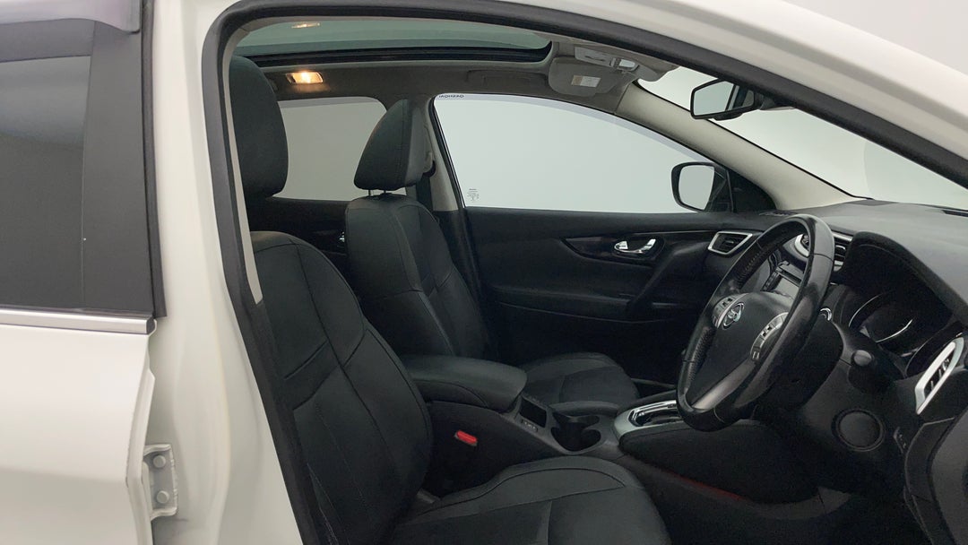 2016 Nissan Qashqai Ti, Automatic, 53382 km, Right Side Front Door Cabin View