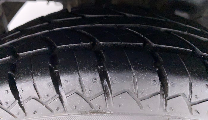 2015 Hyundai Eon ERA PLUS, Petrol, Manual, 13,777 km, Right Rear Tyre Tread