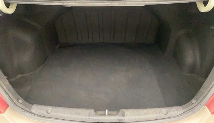 2013 Hyundai Verna FLUIDIC 1.6 VTVT EX, Petrol, Manual, 63,229 km, Boot Inside