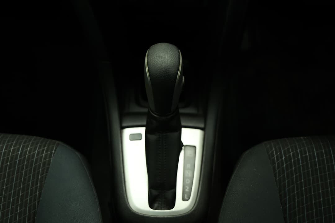 2015 Suzuki Swift Gl Navi Aw, Automatic, 86375 km, Gear Lever 