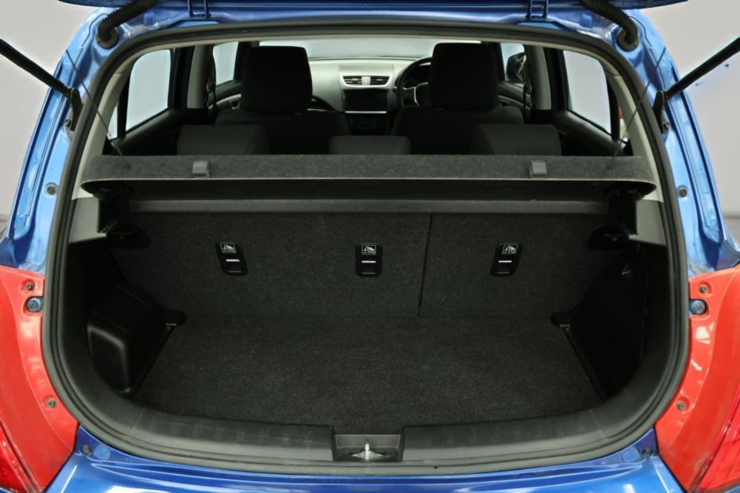2015 Suzuki Swift Gl Navi Aw, Automatic, 86375 km, Boot Inside View