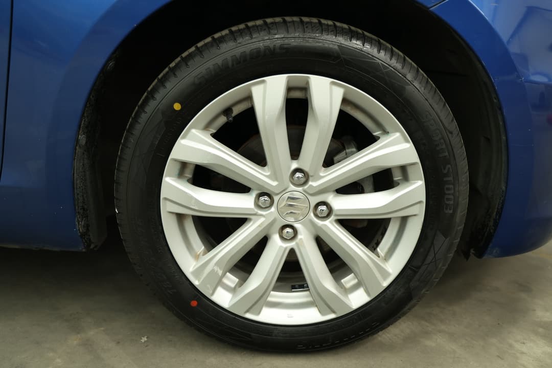 2015 Suzuki Swift Gl Navi Aw, Automatic, 86375 km, Right Front Wheel