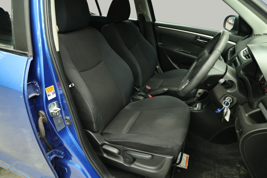 2015 Suzuki Swift Gl Navi Aw, Automatic, 86375 km, Right Side Front Door Cabin View