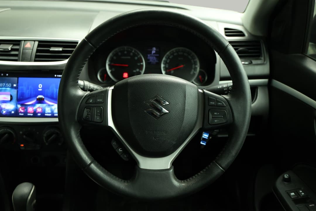 2015 Suzuki Swift Gl Navi Aw, Automatic, 86375 km, Steering Wheel Close-up