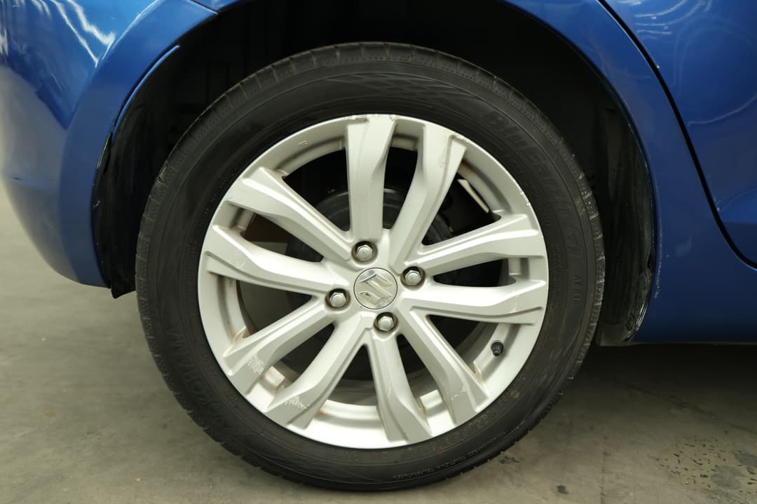 2015 Suzuki Swift Gl Navi Aw, Automatic, 86375 km, Right Rear Wheel