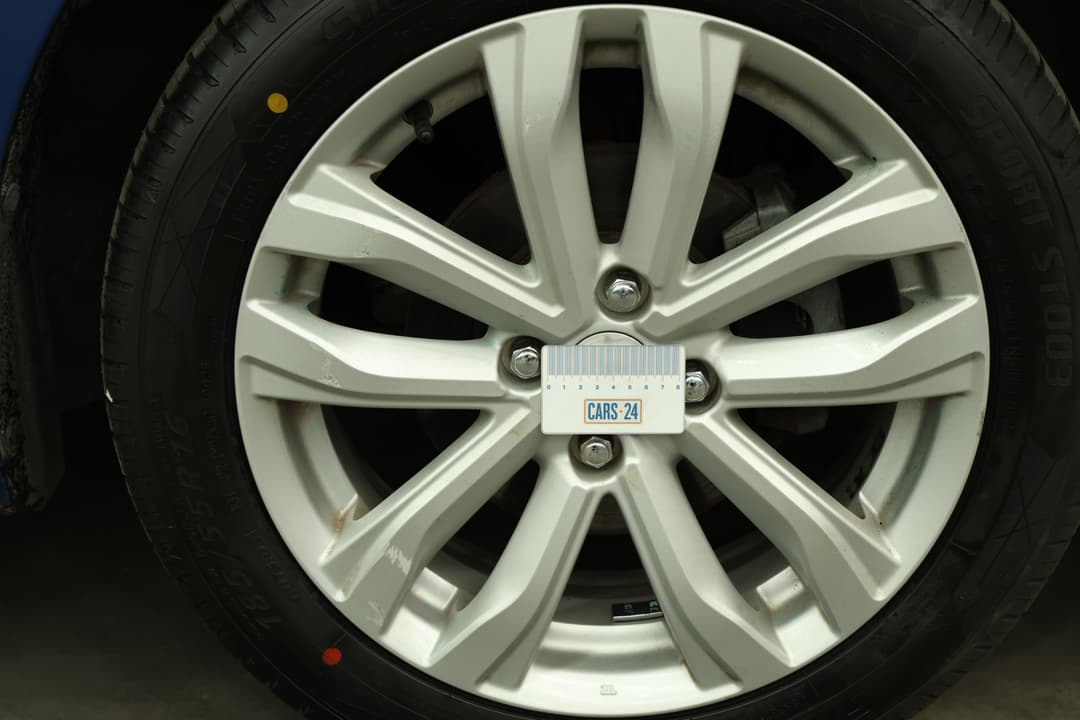 2015 Suzuki Swift Gl Navi Aw, Automatic, 86375 km, Wheels Rim Front RHS Scratch
