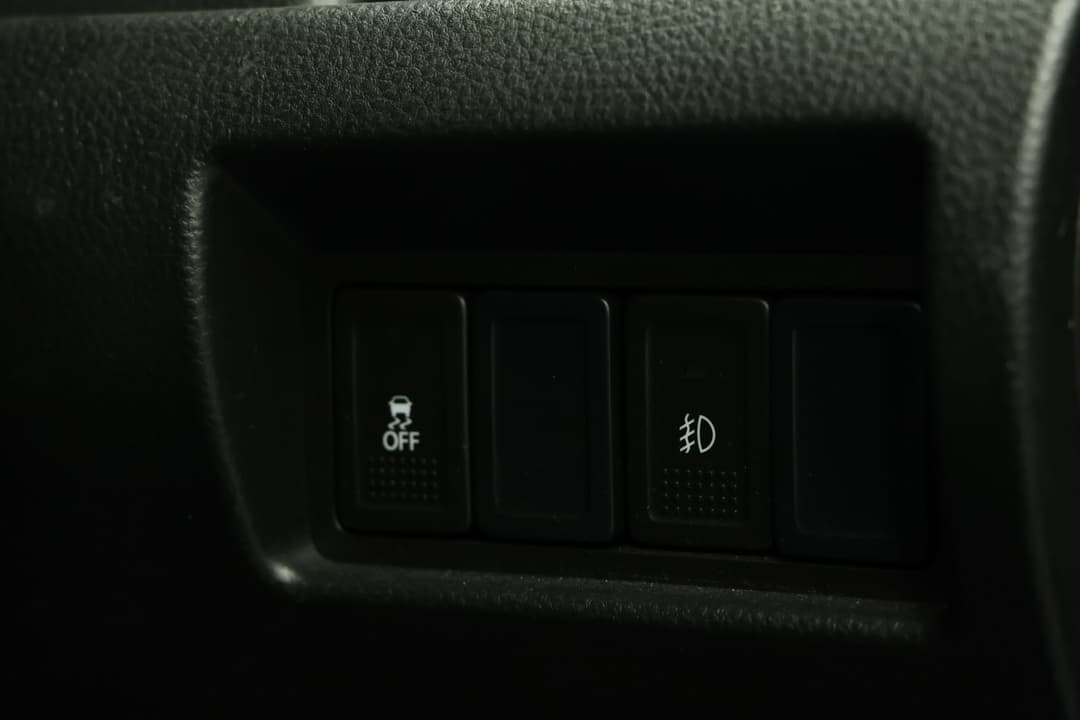 2015 Suzuki Swift Gl Navi Aw, Automatic, 86375 km, Utility Switches/Buttons