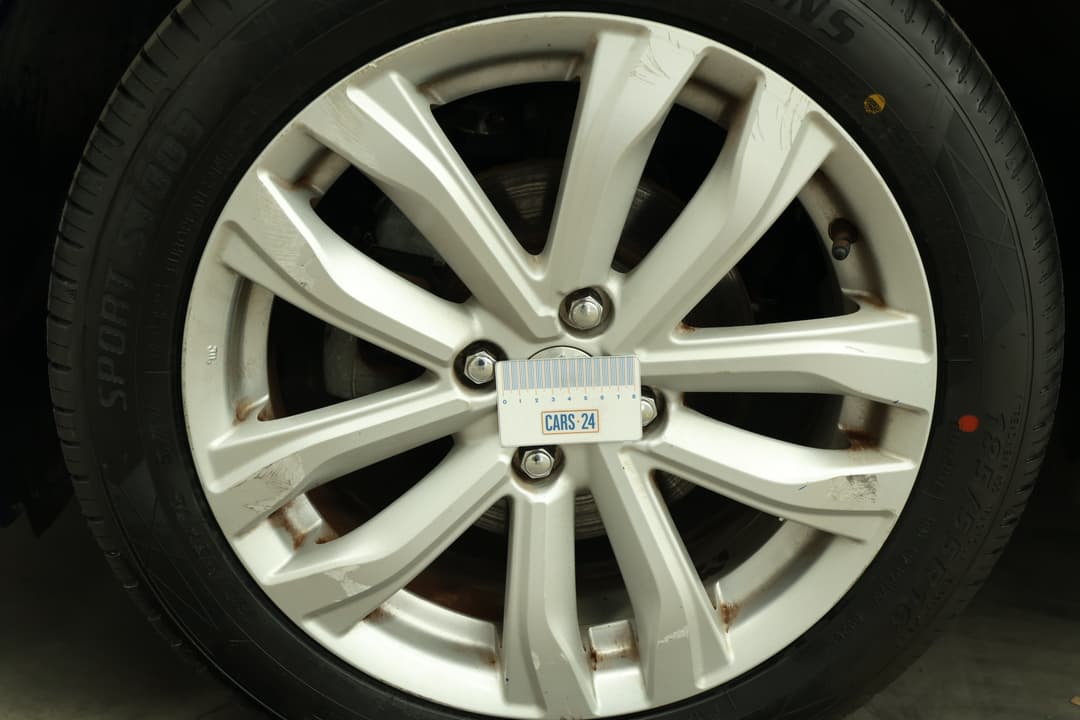 2015 Suzuki Swift Gl Navi Aw, Automatic, 86375 km, Wheels Rim Front LHS Scratch