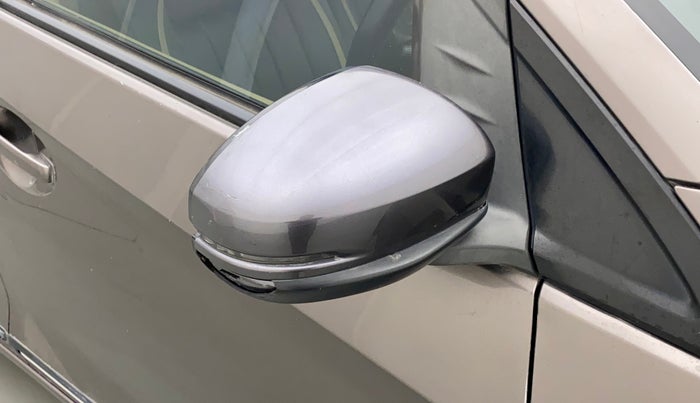 2017 Honda Amaze 1.2L I-VTEC SX, CNG, Manual, 1,16,107 km, Right rear-view mirror - Cover has minor damage