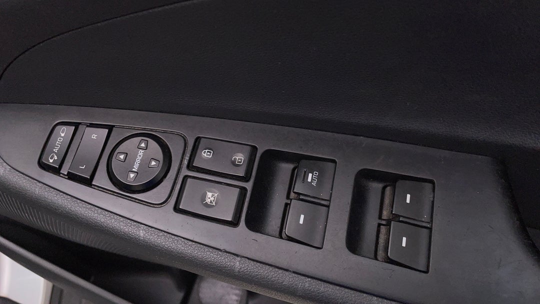 2016 Hyundai Tucson Active X (fwd), Automatic, 103628 km, Drivers Side Door Panel Controls