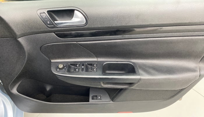 2010 Volkswagen Jetta COMFORTLINE 2.0L TDI, Diesel, Manual, 70,642 km, Driver Side Door Panels Control