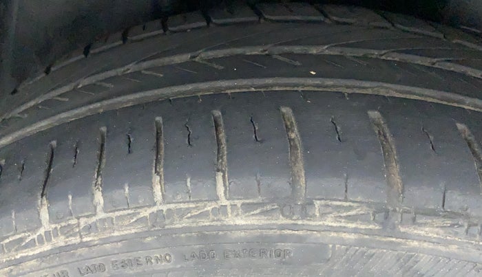 2018 Volkswagen Vento COMFORTLINE 1.6, Petrol, Manual, 39,714 km, Right Rear Tyre Tread