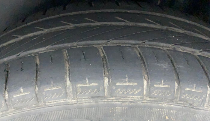 2018 Volkswagen Vento COMFORTLINE 1.6, Petrol, Manual, 39,714 km, Left Rear Tyre Tread