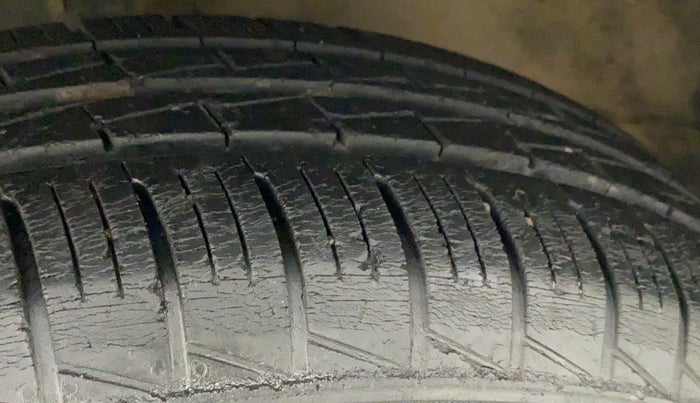 2014 Maruti Swift VDI, Diesel, Manual, 94,953 km, Left Front Tyre Tread